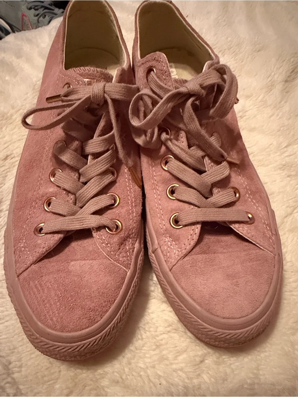 Converse Chuck Taylor All Star low-top sneakers in a lilac or mauve suede Size 8